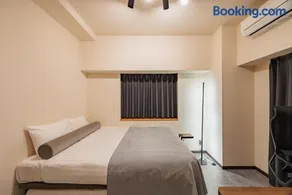 Work Friendly Room 3 min to Station Simmons Bed WiFi and Desk - Image 2