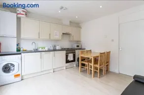 Central 4 Bed Flat in Islington London - Image 2