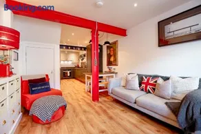 The Simms Suite - Image 1