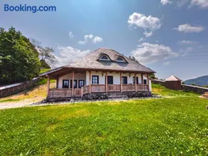 Căsuță tradițională cu ciubăr și saună în Bran - Casa de la Nuci - Image 2
