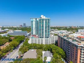 Studio at Arya Hotel Coconut Grove, Free Parking & Balcony - Image 2