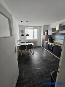 Große moderne Ferienwohnung, zentrale ruhige Lage - Image 1