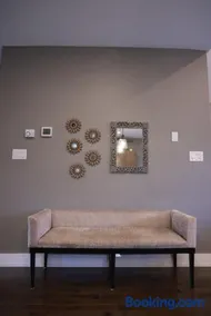 Bradford Place Main Level, 3BR Private Floor with Kitchen - Image 3