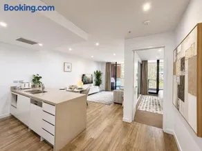 2 bed premium location near train restaurant Free parking - Image 2