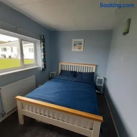 Cosy 2 Bed Cornish Coastal Home - Image 3