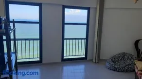 Apartamento na avenida da praia Martim de Sá com vista infinita pro mar em todos os cômodos.No 3o. quiosque próximo a prainha.Sinta-se na praia ouvindo o barulho das ondas e música dos quiosques.Com piscina adulto e infantil. - Image 2