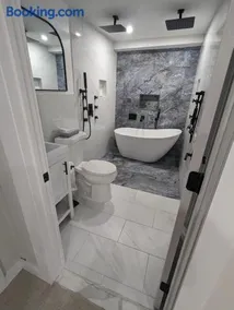 Luxury Apt - Image 1