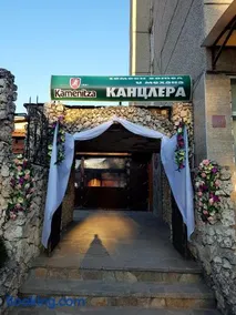 Kanclera Hotel - Image 1