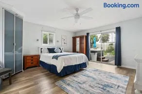 O Side Beach Bungalow with Jaccuzi Blocks to beach - Image 4