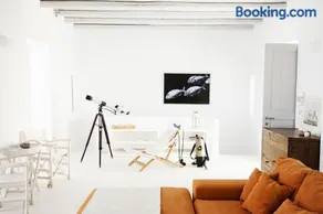 Luxury Villa Seafront - Image 2