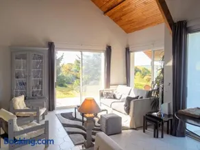 Maison de charme à Reugny avec jardin et vue sur montagne - Image 2