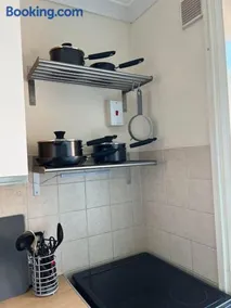 1 bedroom flat sleeps 4 in Abingdon Oxfordshire - Image 3