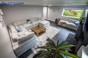 Remodeled 2BR, Chic and Cozy - Image 3