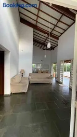 Casa com piscina em condomínio ensolarada! - Image 3