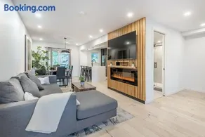 FREE PARKING PRIME LOCATION NEW MODERN CONDO - Image 1
