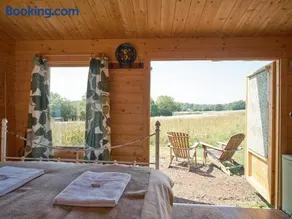 The Hoppers Hut - Image 2