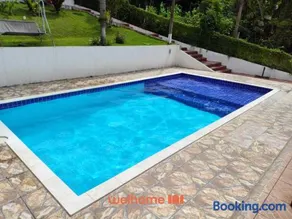 Chácara em Araçariguama com Piscina e Área Gourmet - Image 1