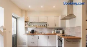 Cosy Cottage, River Wye, Near Builth Wells - Image 1