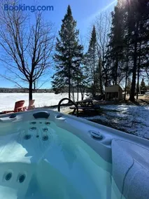 The Getaway Modern Lakefront w Hot Tub,Sauna,Wifi - Image 1