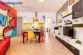 Black & White or Pop Art - Design Apartments with Parking & WiFi - Image 5