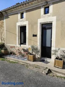 Studio dans corps de ferme - accès jardin arboré - Image 4