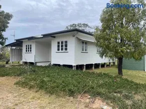 Mt Emlyn Farm Cottage - Image 1