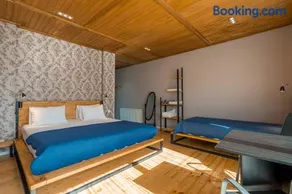 Vache Hotel - Image 4