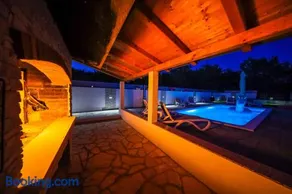 ANAI Serenity apartment , private heated pool and Hot Tub - Image 2