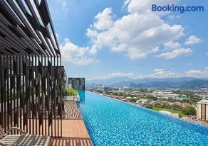 The Horizon @ Ipoh - Cozy Condo with Balcony Patio - Image 1