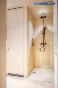 Cozy Ghent Studio for 4 Guests - Image 4