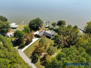 Scenic Lakehouse Getaway with Private Dock, Hot Tub, Fire Pit & Indoor Entertainment A Winter Paradise! - Image 2