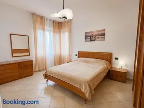 Bright family apartment with balcony & parking - Image 2