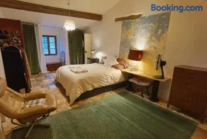 Elegant Saignon Village House with Scenic Terrace Views 2BR and 2BA - Image 2