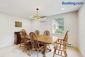 West Falmouth Family Retreat Near Chapoquoit Beach - Image 5
