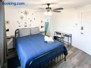 Sunny Queen bedroom feel like home!! - Image 3