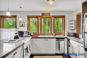 Saratoga Guest House - Image 1