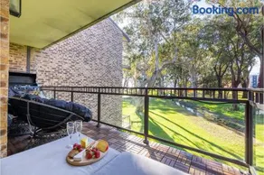 Bay Parklands 27 2 Gowrie Ave pool tennis court spa and views - Image 1