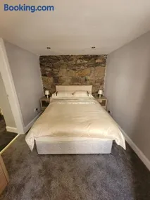 2 Kilkerran Road - Image 3