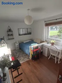 Bedroom in quiet neighborhood - Image 2