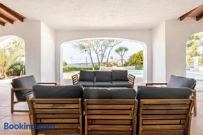 Gigantische Villa mit Meerblick, Panoramablick & Pool-Oase - Image 2