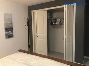 Licensed spacious basement suite with one king-size bed - Image 3