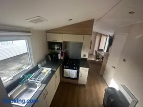 4 Bed 10 Berth Caravan Seawick Holiday Park - Image 3