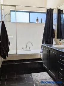 Rockingham Beach Townhouse - Image 4