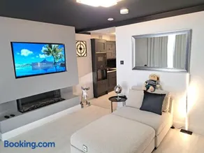 SeaView Apartment Suite - Image 2