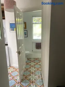 Bradstone Garden Retreat With Own Entrance - Image 4