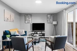 Lovely 3 Bedroom Colonial home - Image 1