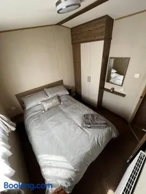 Whitstable, CW18, 2 bed park home, Alberta Holiday Park - Image 4