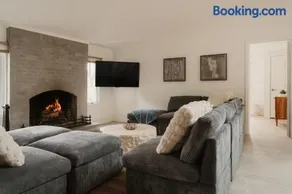 The Carter Bridge Estate - Sleeps 52 - Image 2