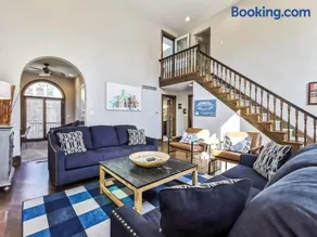 Stunning Plaza Home-Location Unbeatable-New Remodel - Image 4