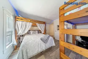 Cottage in the Falls, 3 b, 2 bath, fireplace - Image 4